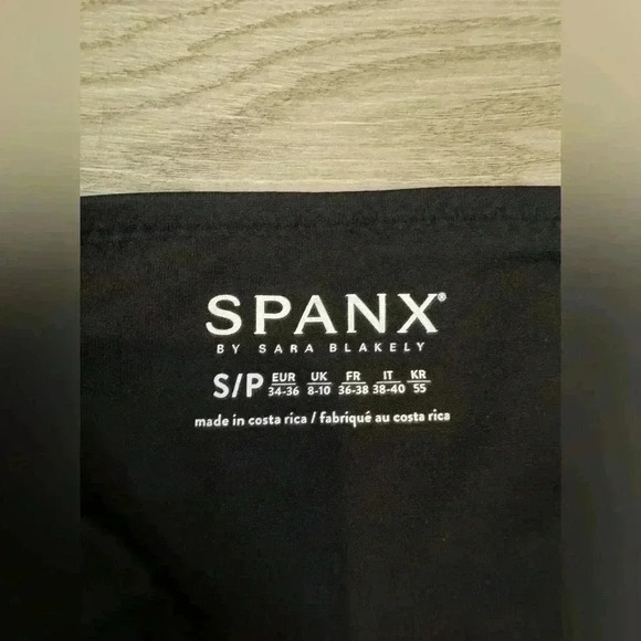 SPANX Active Knee-Length Black Leggings SizeS. - Picture 4 of 5